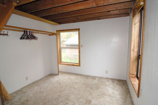 Building Photo - Riverfront property in Coast Range