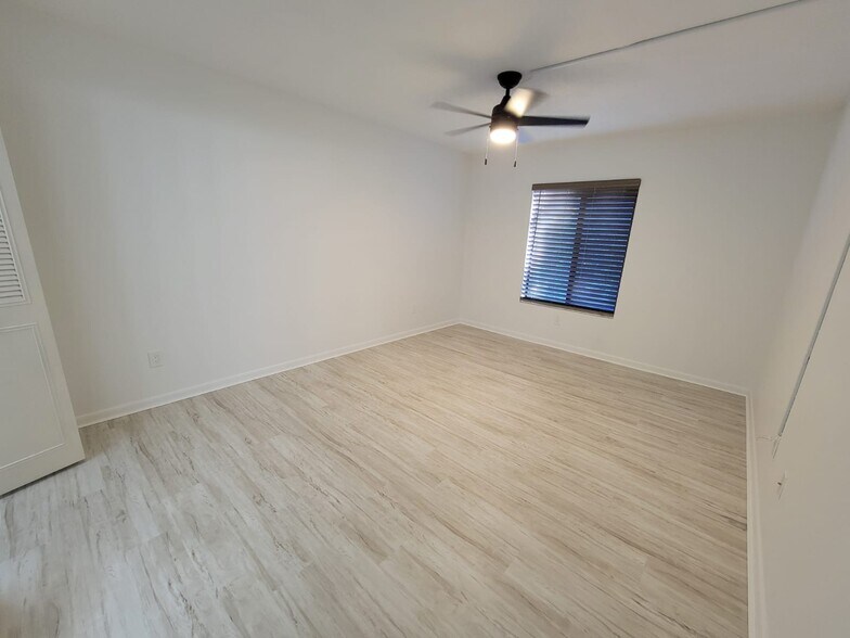 Building Photo - 9610 Green Cypress Ln