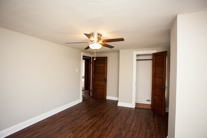 Building Photo - 445 S Edgewood Dr