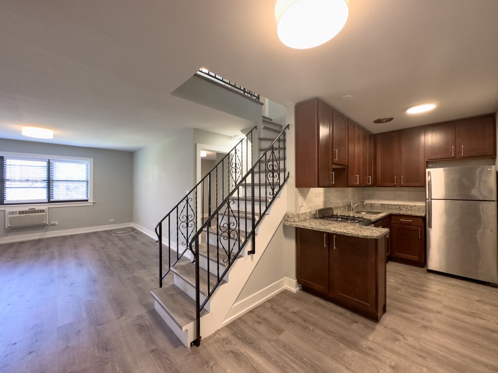 Building Photo - 450 W Barry Ave