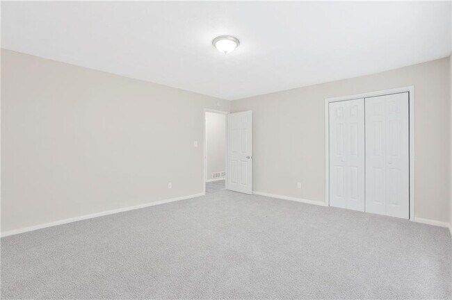 Building Photo - 3325 Kingfisher Dr