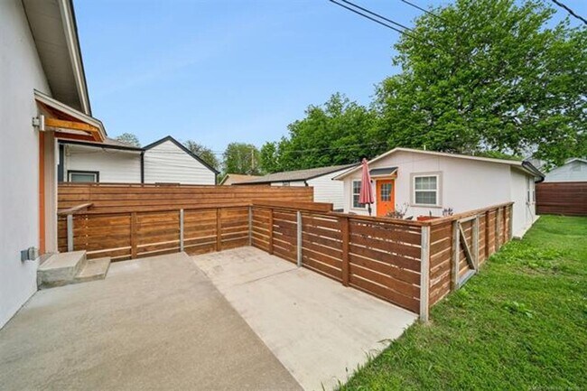 Building Photo - Gorgeous updated and modern open layout