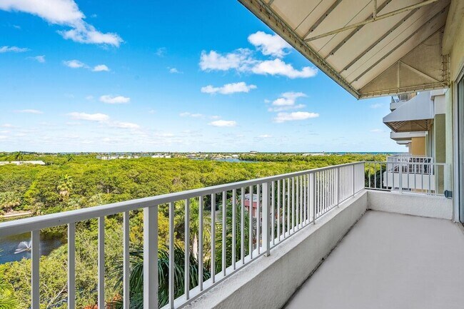 Building Photo - 700 E Boynton Beach Blvd