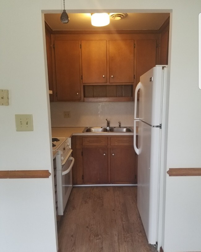 Building Photo - 1252 Gatewood Rd