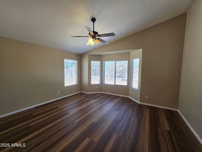 Building Photo - 1074 E Cathy Dr