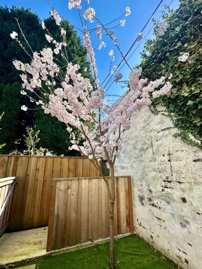 Building Photo - 1130 SE Tenino St