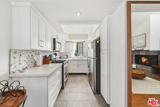 Building Photo - 906 Kings Rd