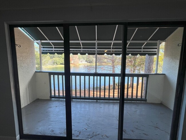 Building Photo - 108 Southlake Ct