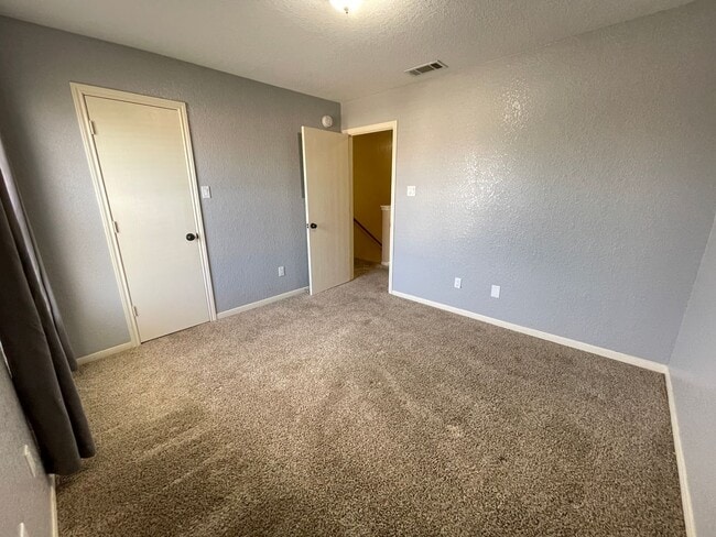 Building Photo - 1607 Dugger Cir