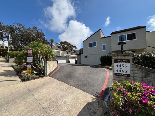 Primary Photo - Spacious 3BD/2.5BA Townhouse in UTC W/ 2-C...