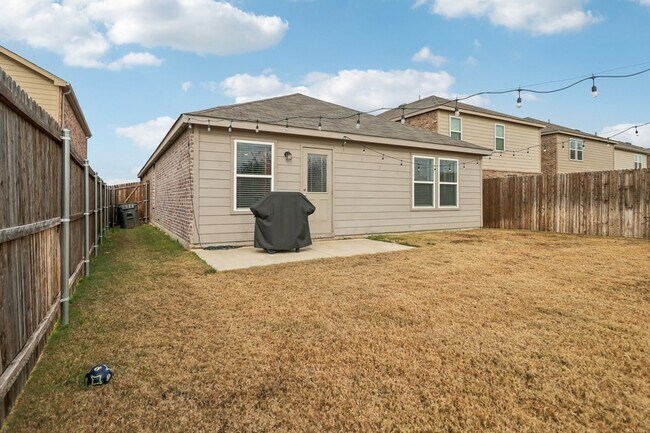 Building Photo - 475 Grenada Lk Dr