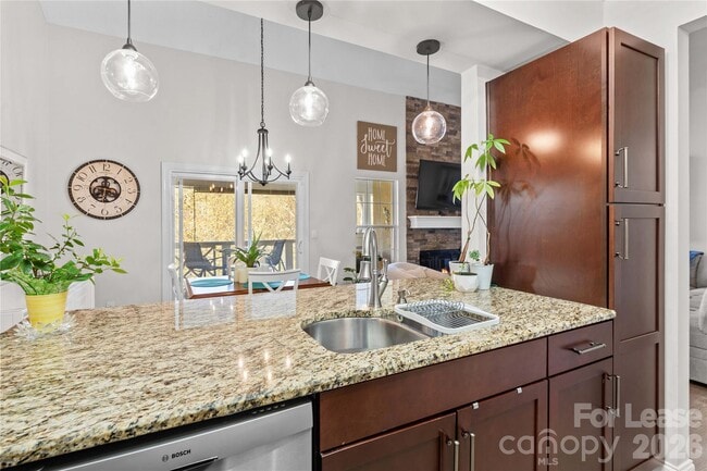 Building Photo - 19843 Henderson Rd