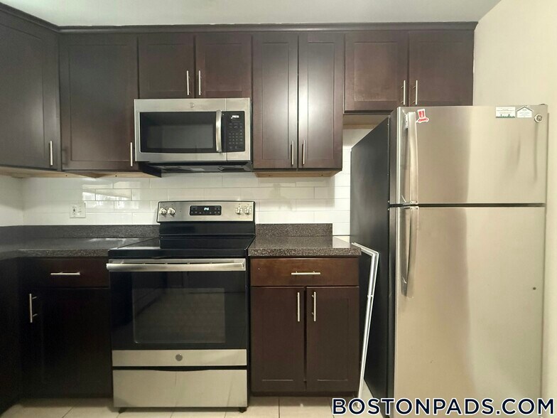 Building Photo - 17 Captain Parker Arms