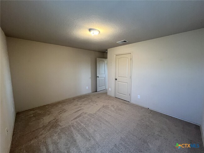 Building Photo - 1057 Clarkston Dr