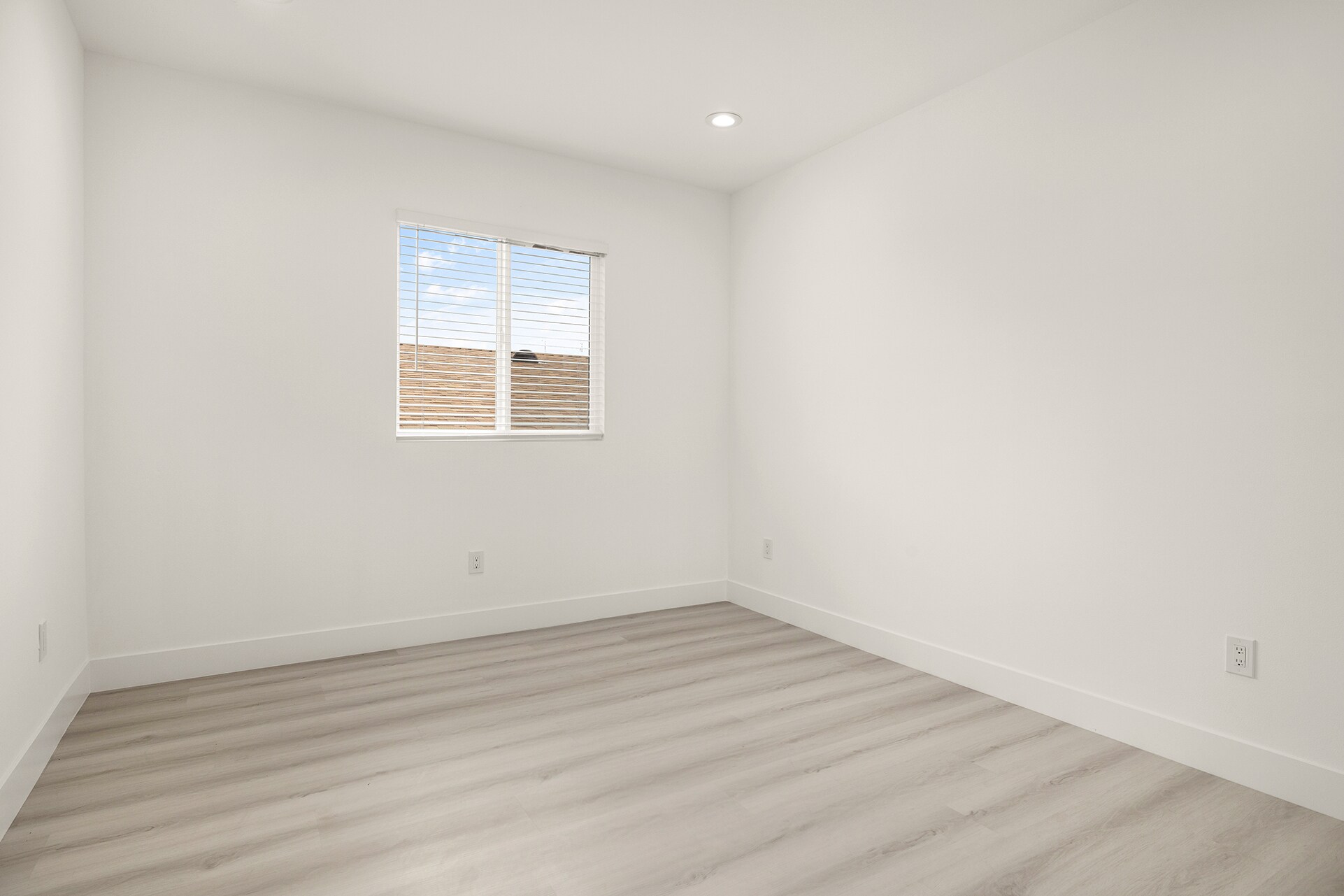 Building Photo - 917 N Beaudry Ave