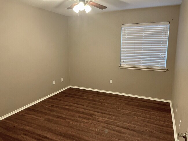 Building Photo - Charming 4-Bedroom Home in South Austin’s ...