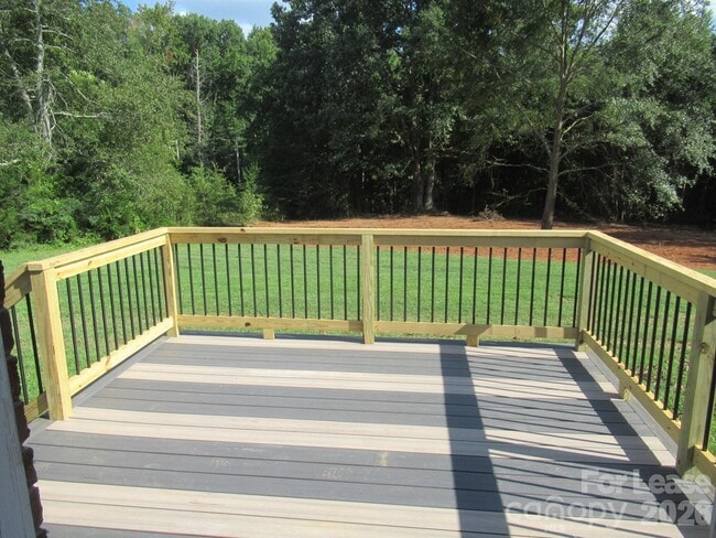 Building Photo - 822 Horseshoe Lake Rd