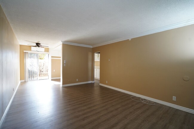 Building Photo - 1bd/1ba Spacious & Downstairs Apartment in...