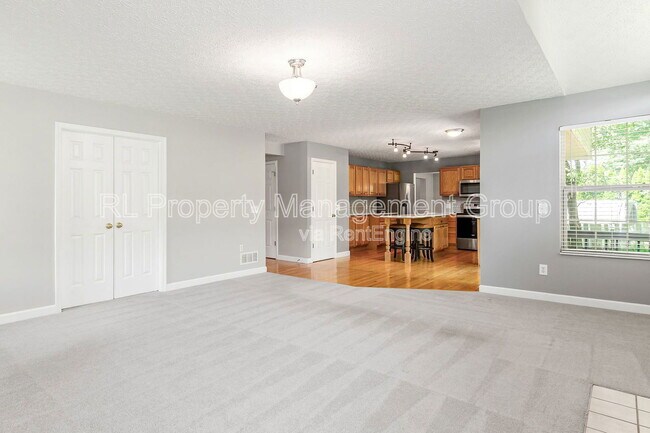 Building Photo - 5551 Ainsley Dr