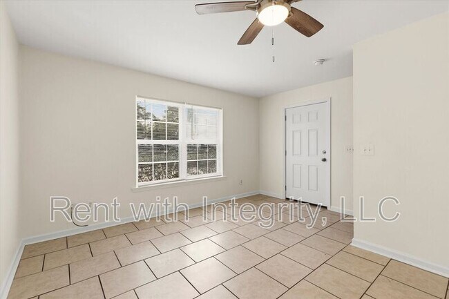 Building Photo - 735 Putnam Dr