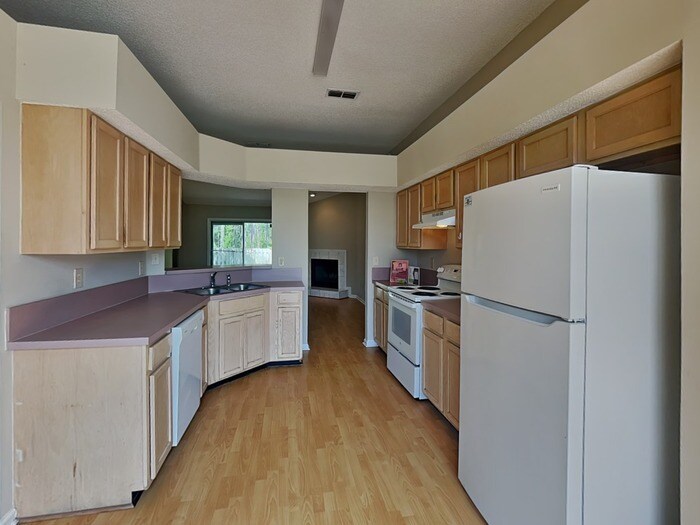 Building Photo - 6656 Delta Post Dr W