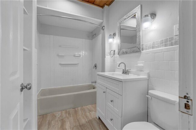 Building Photo - 244 Paradis Ave