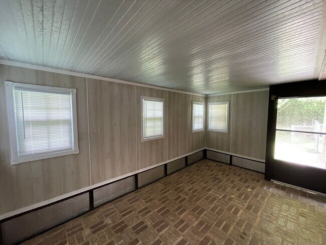 Building Photo - 118 Hollingsworth Dr