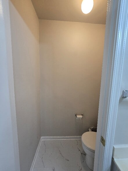 Building Photo - 16 Windbluff Ct