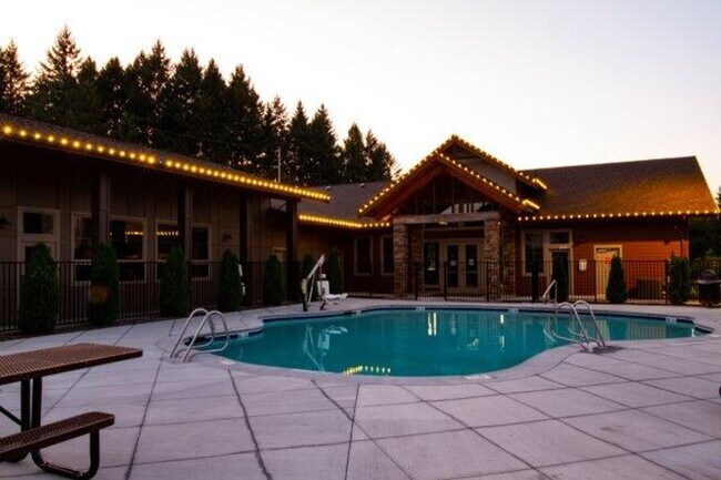 Building Photo - 2 Bedroom 2.5 Bath Townhome with attached 2 car garage