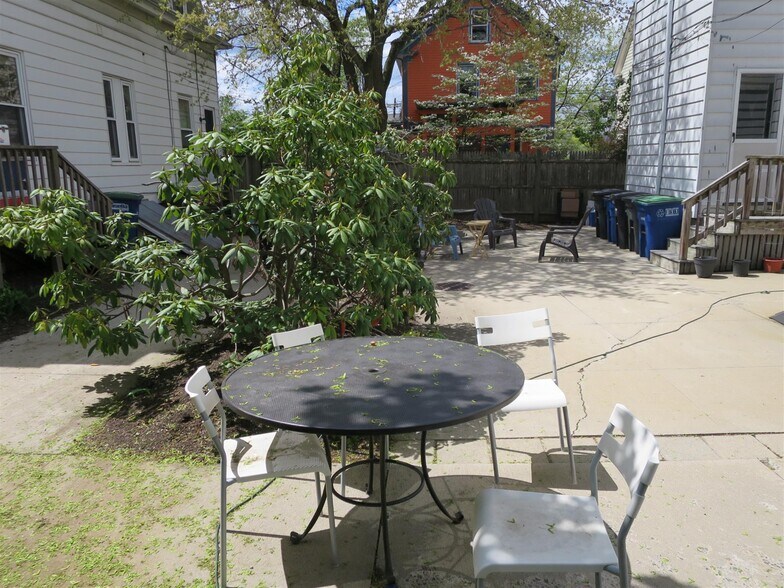 Building Photo - 16 Park Ave