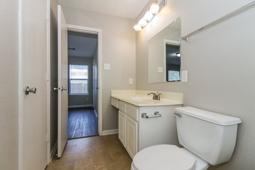 Building Photo - 8107 Sanders Glen Ln