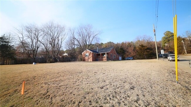 Building Photo - 2108 W Stone St