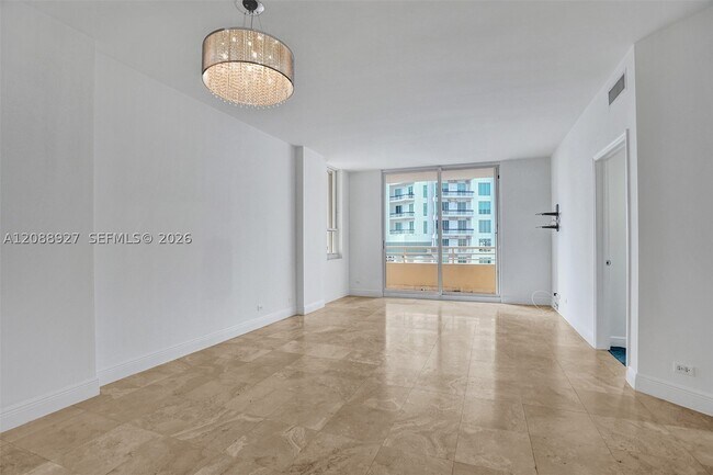 Building Photo - 888 Brickell Key Dr