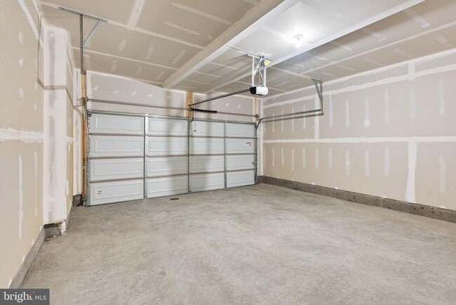 Building Photo - 6230 Folly Ln