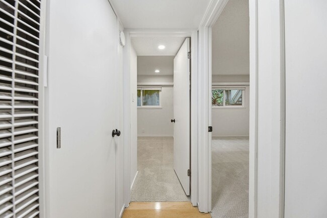 Building Photo - Elegantly Updated Apartment for Rent in Orinda