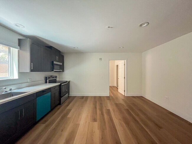 Interior Photo - 610 N Soto St