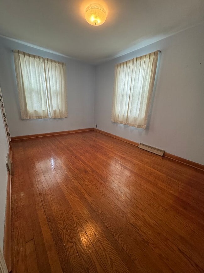 Building Photo - 3 Bedroom 1.5 Bath Rental Rome NY