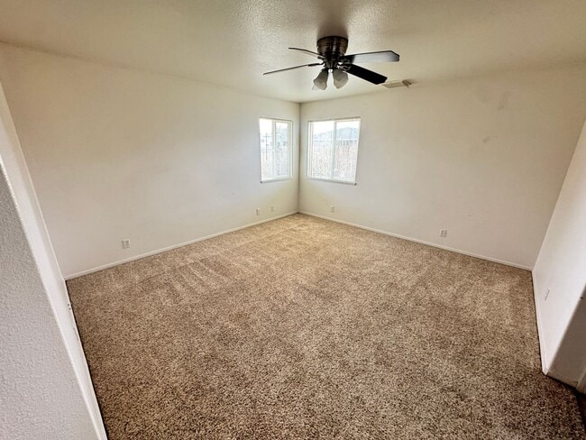 Building Photo - Beautiful 4 Bedroom Home