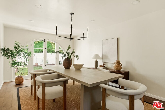 Building Photo - 1518 N Beverly Dr