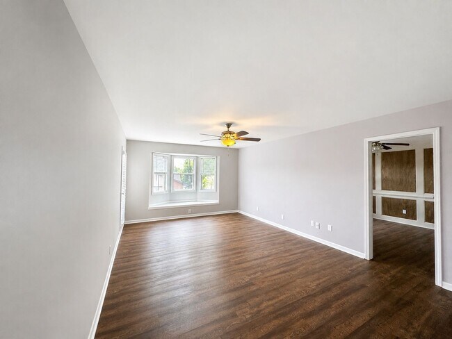 Building Photo - 6851 Roswell Rd NE