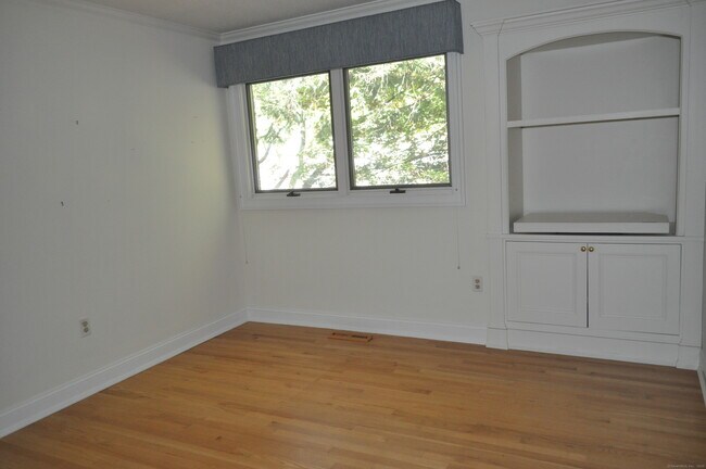 Building Photo - 59 Byron Dr
