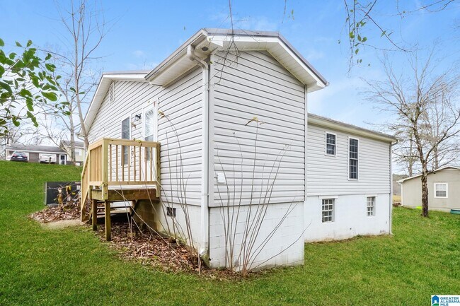 Building Photo - 1003 Oak Blvd