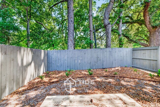 Building Photo - Move-In Ready Home Near Park Circle