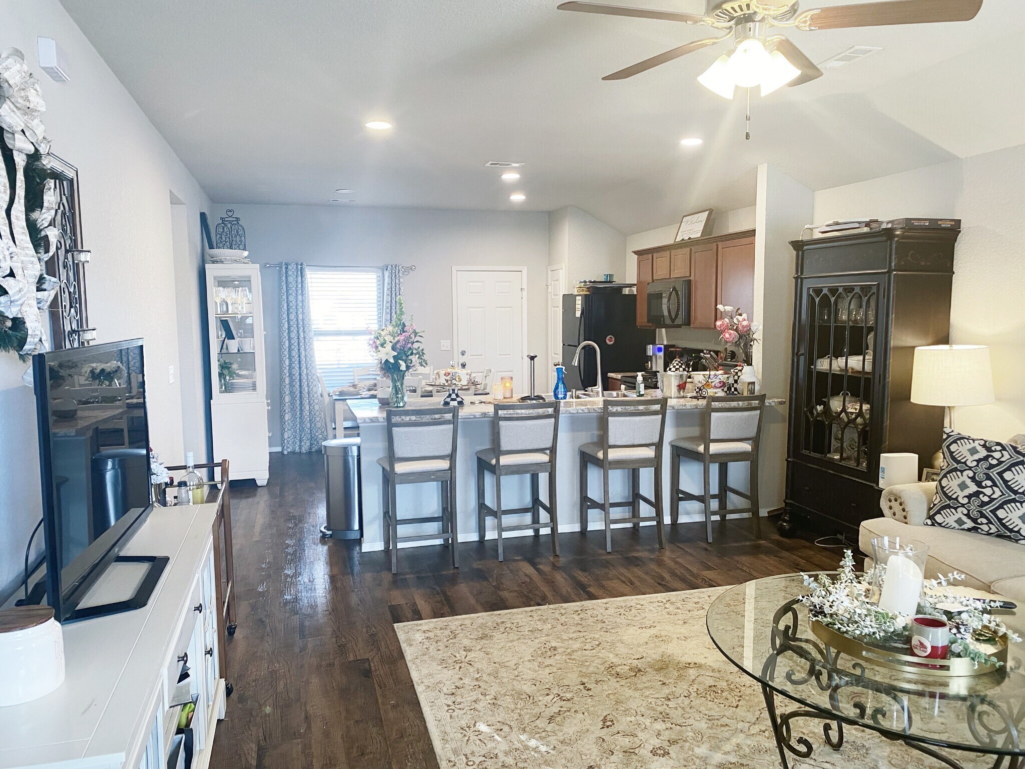It's this a great home! - 1292 S Kingfisher Ln