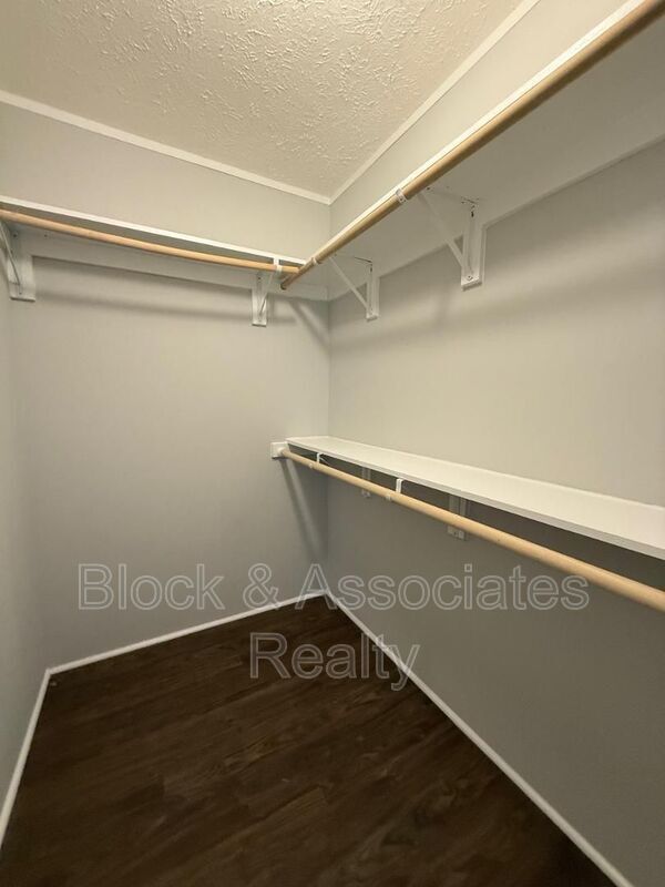 Building Photo - 285 Lennie Smith Rd
