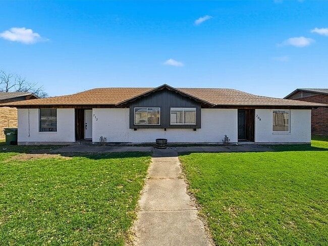 Building Photo - 208 Queen Dr