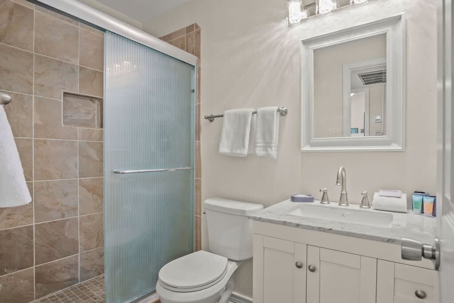 Building Photo - 2025 Eleventh Street-SI FL2-ID1023340P