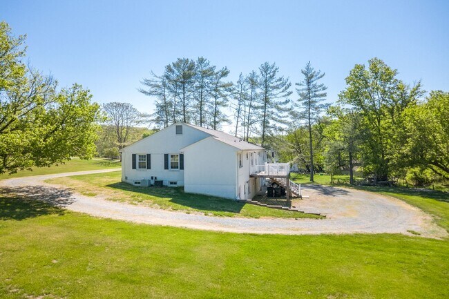 Building Photo - Rutrough Road