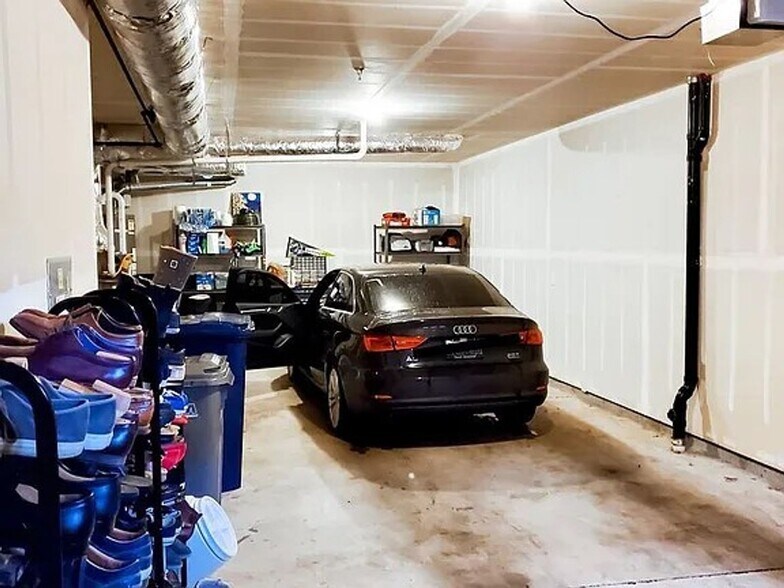 Building Photo - Beautiful Bothell Townhome