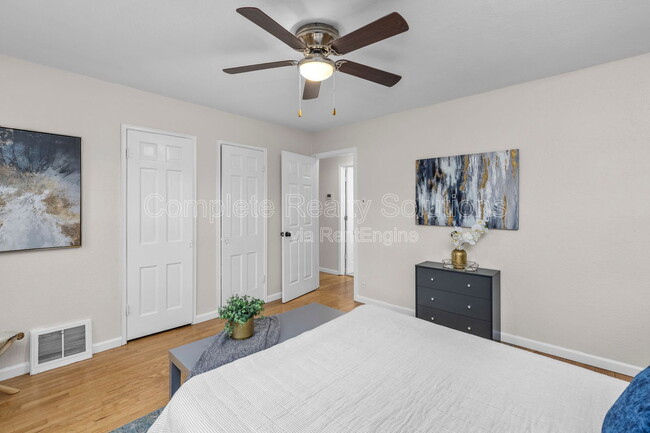 Building Photo - 9551 Cantwell Dr